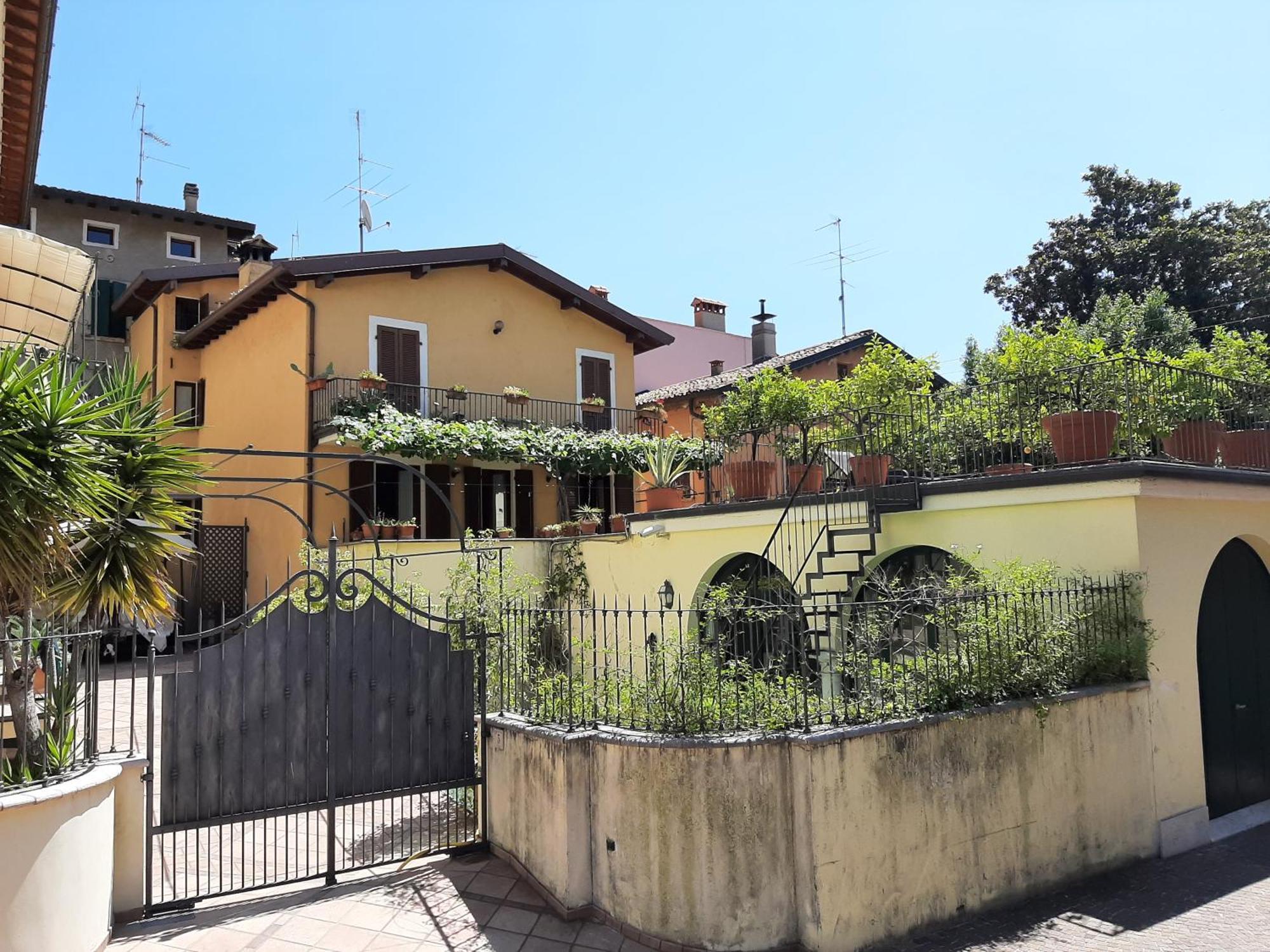 Casa Castel Apartment Gargnano Ngoại thất bức ảnh